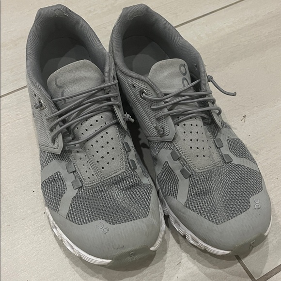 On Running Charcoal Sneakers size 8 - Picture 4 of 4